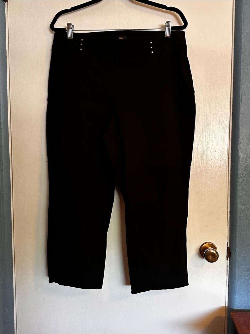 JM Collection Black Capris for Women